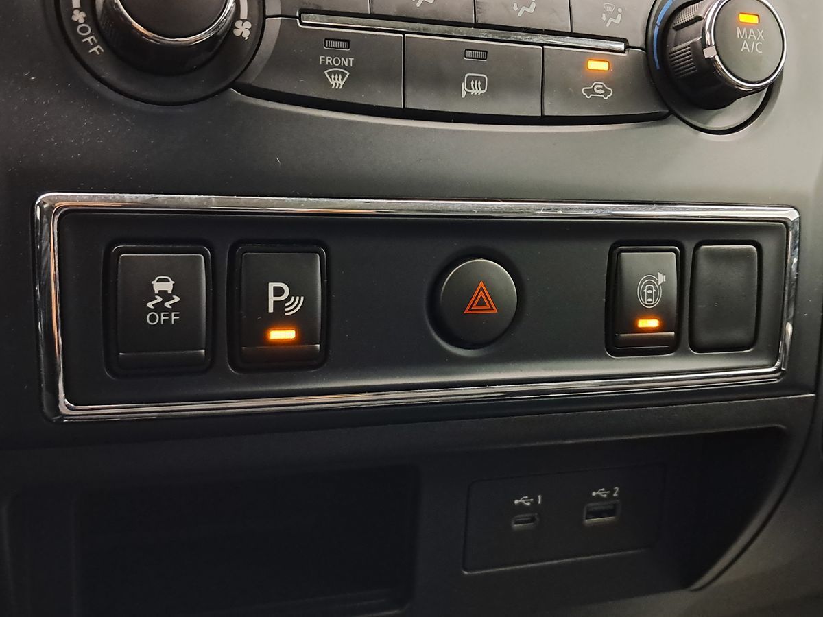 2023 Nissan Titan SV Crew Cab photo 20