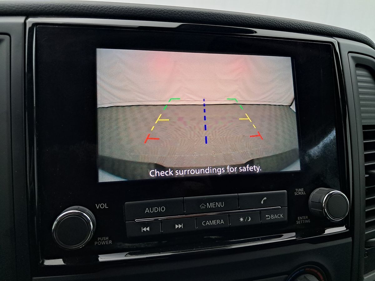2023 Nissan Titan SV Crew Cab photo 19