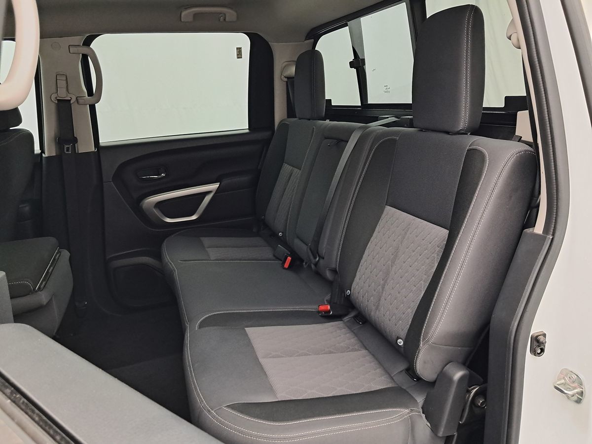 2023 Nissan Titan SV Crew Cab photo 22