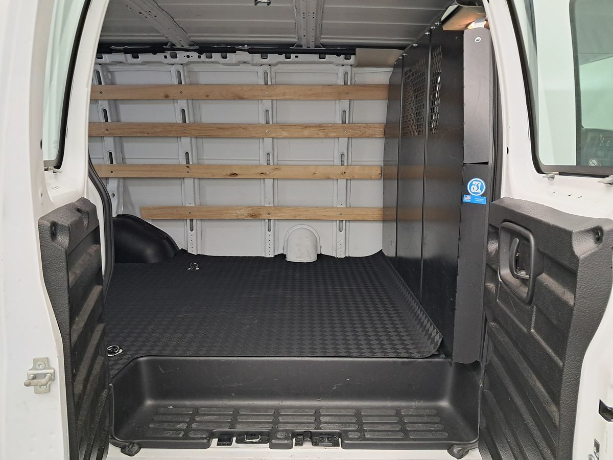 2023 Chevrolet Express Cargo Van photo 3