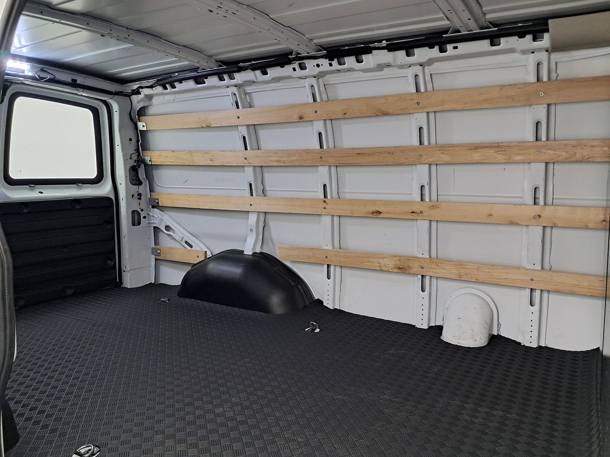 2023 Chevrolet Express Cargo Van photo 4