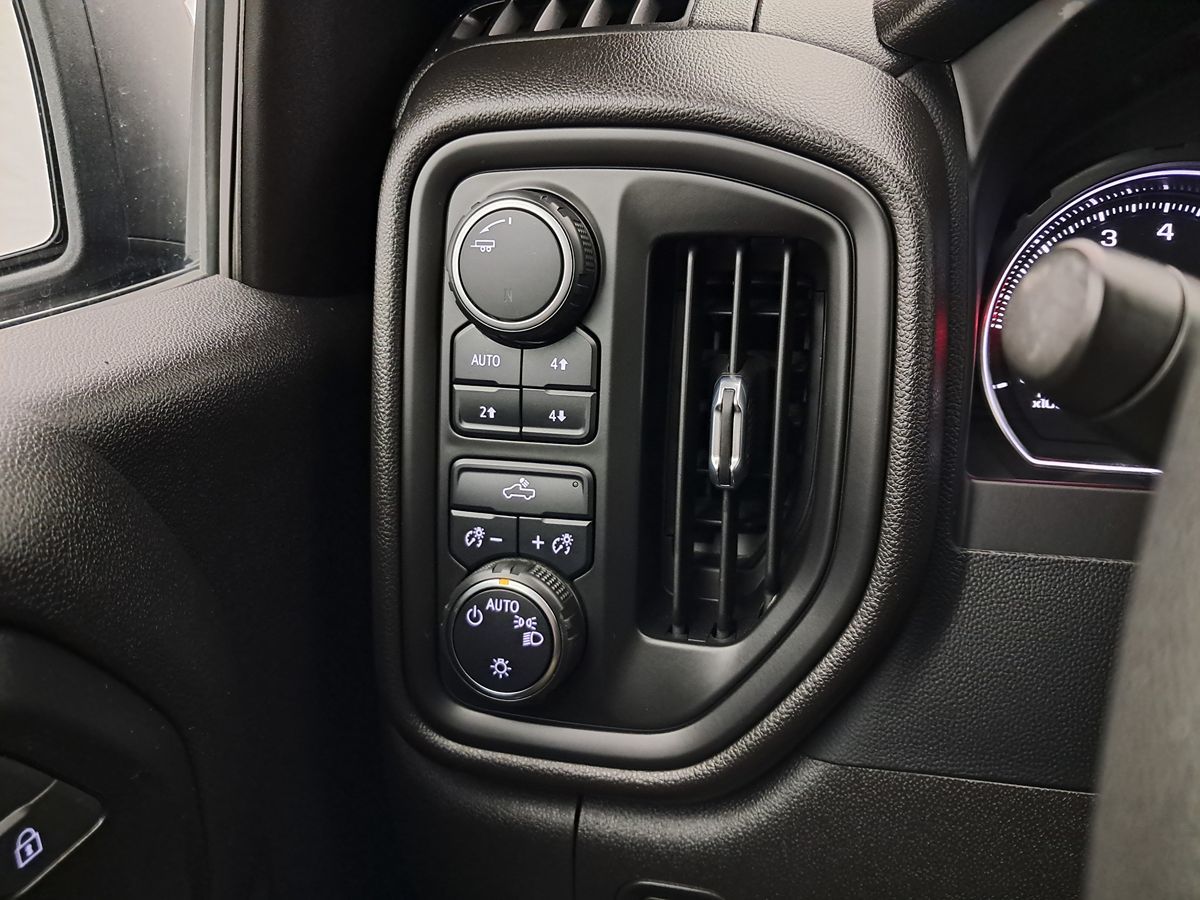 2022 Chevrolet Silverado 1500 Custom Trail Boss photo 9