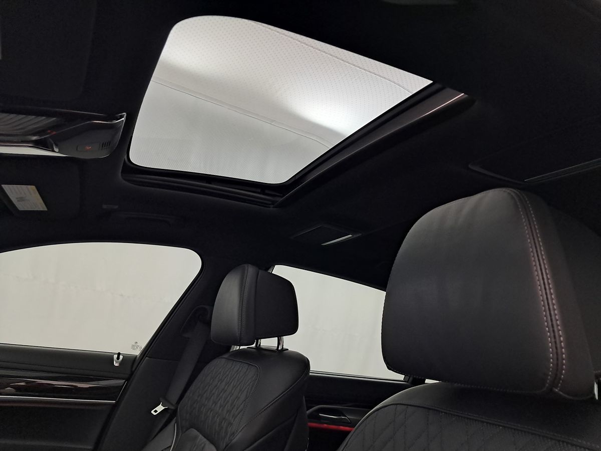 2019 Bmw 750i / B7 xDrive Sedan photo 4