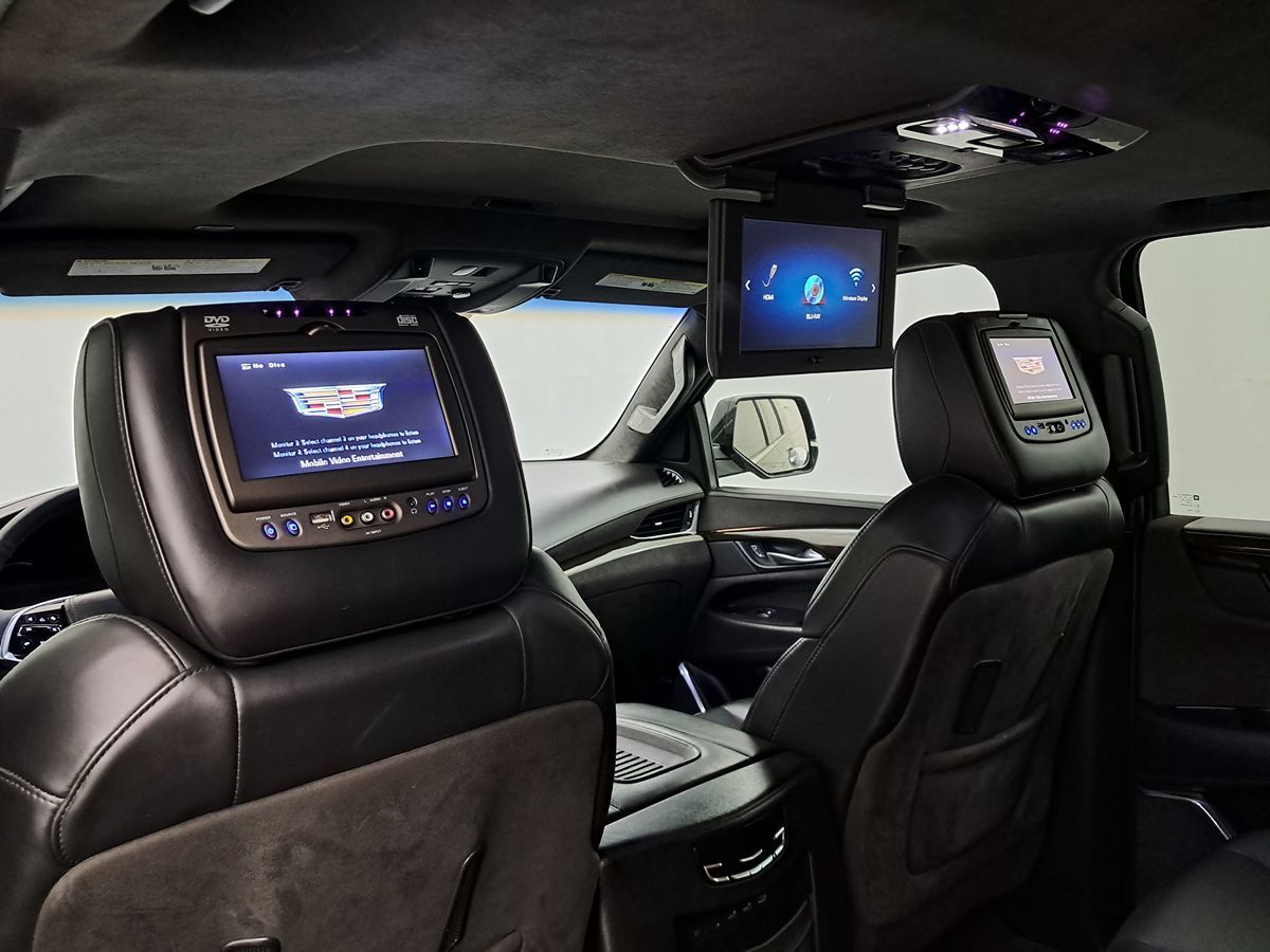 2017 Cadillac Escalade ESV Platinum photo 3