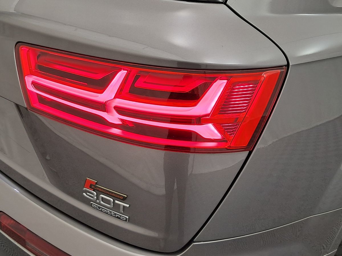 2017 Audi Q4 Premium 3.0 photo 4