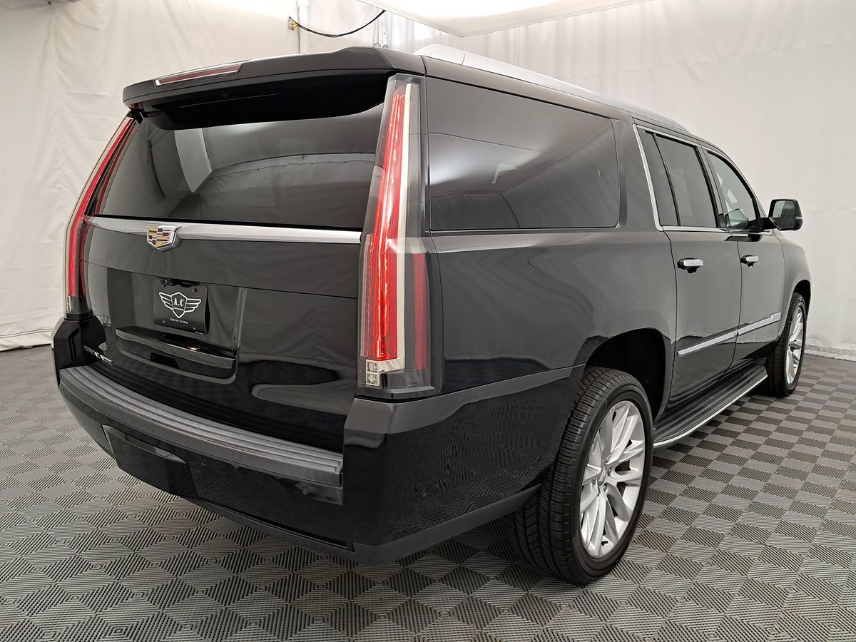 2018 Cadillac Escalade ESV Luxury Premium photo 4