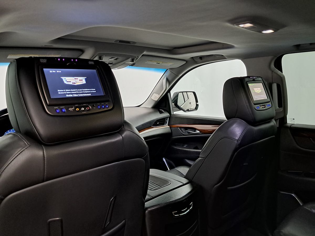 2018 Cadillac Escalade ESV Luxury Premium photo 3