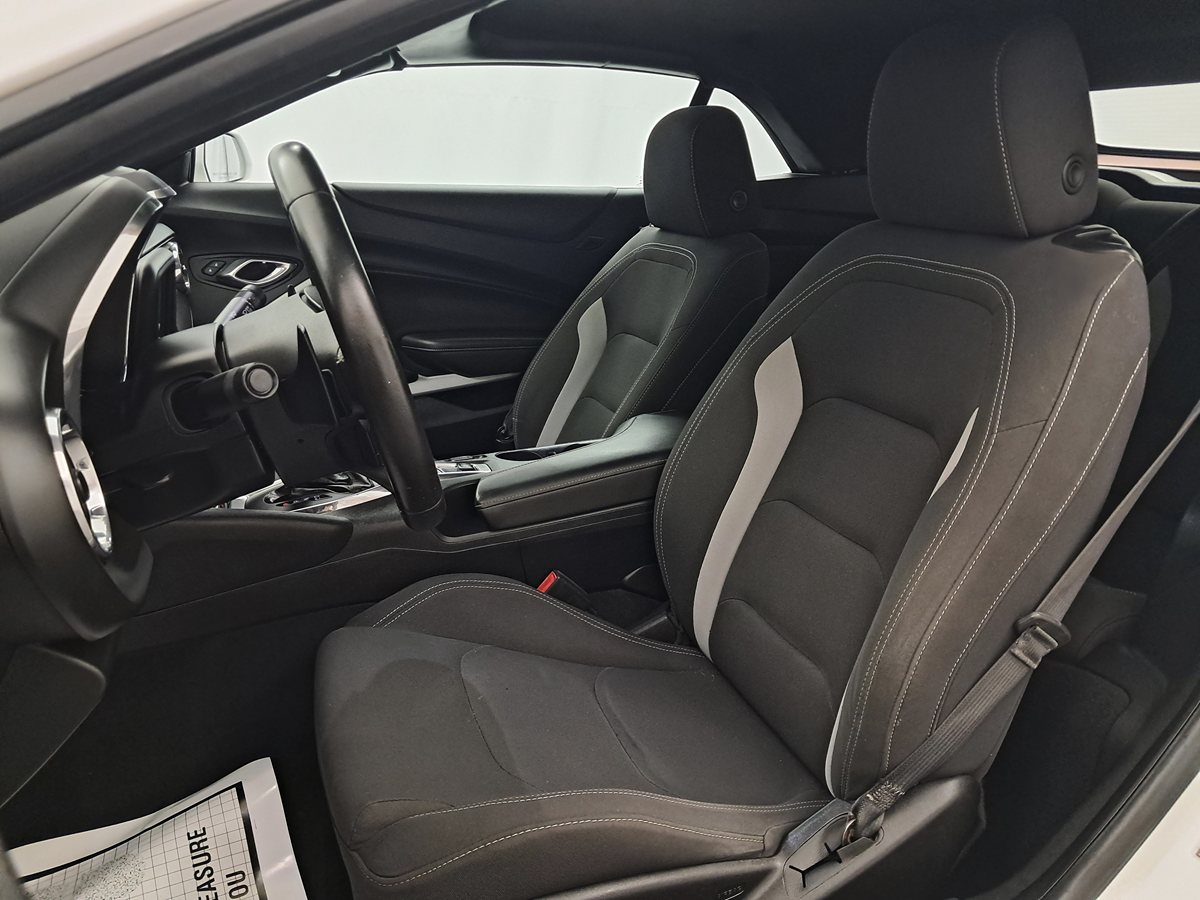 2019 Chevrolet Camaro 1LT photo 11