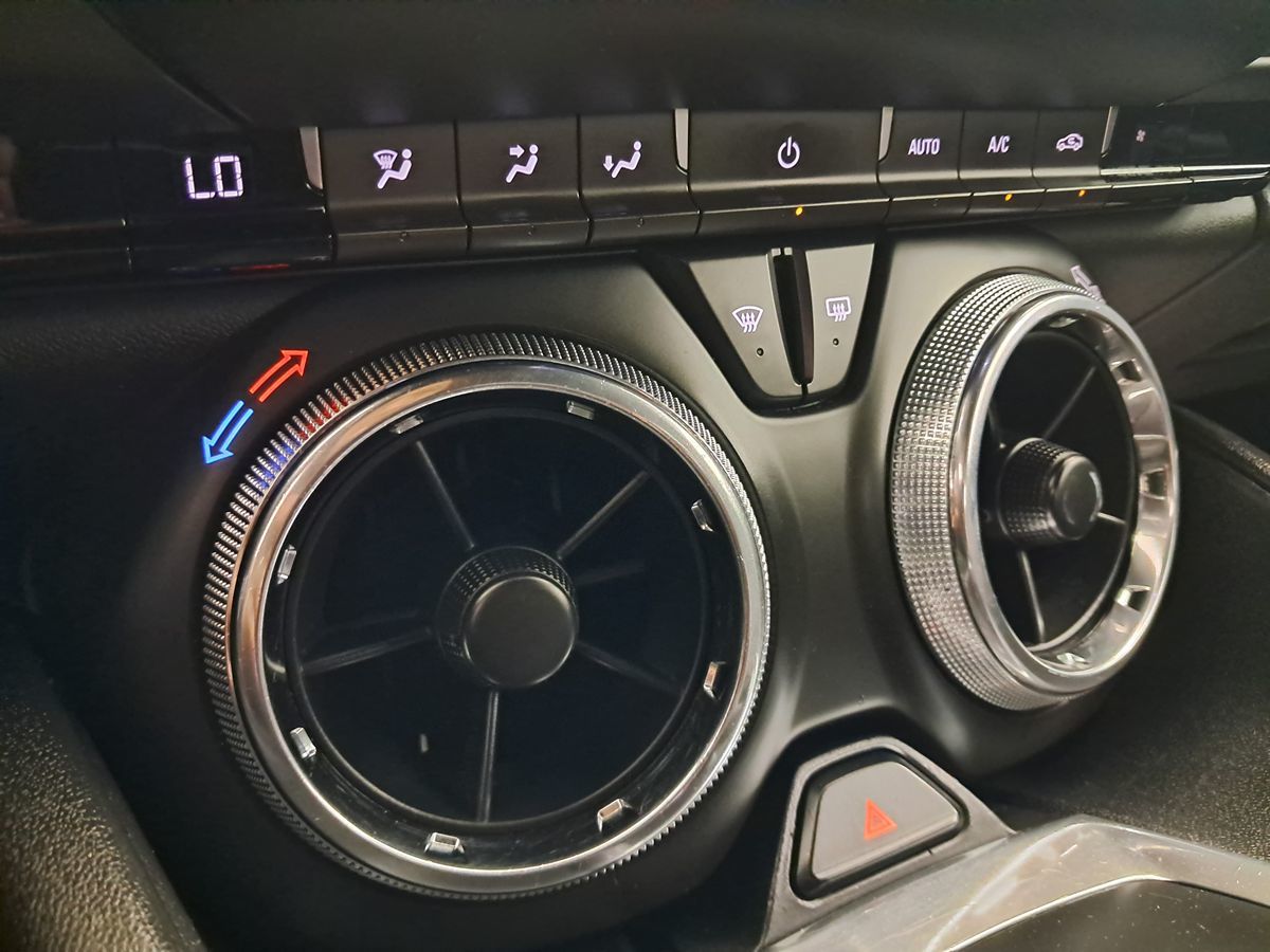 2019 Chevrolet Camaro 1LT photo 18
