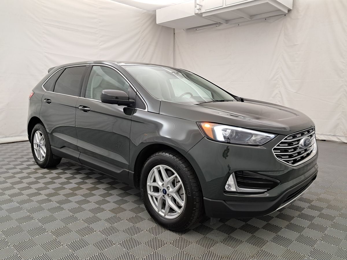 2022 Ford Edge SEL photo 2