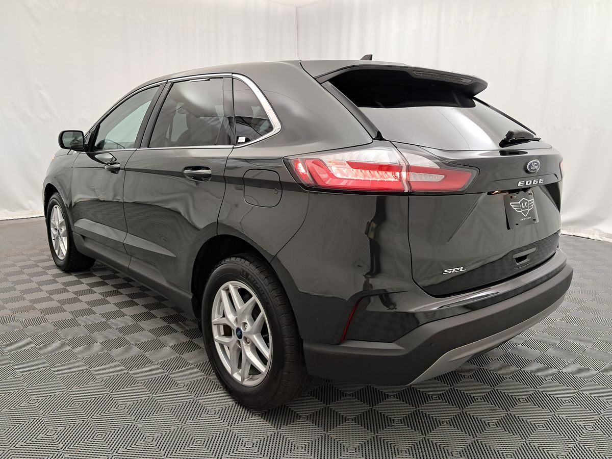 2022 Ford Edge SEL photo 4