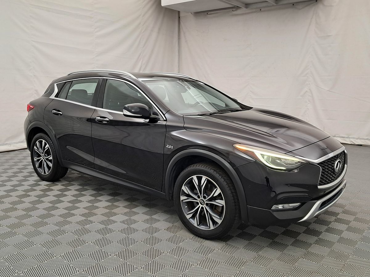 2017 Infiniti QX30 Premium photo 3