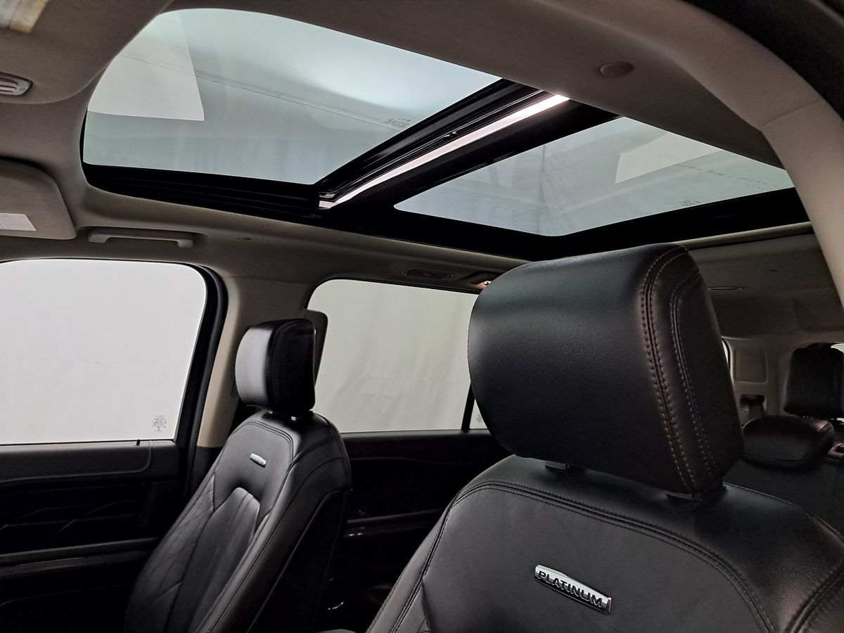 2018 Ford Expedition Platinum photo 2