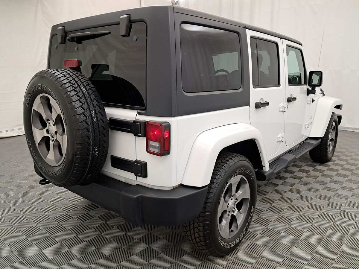 2018 Jeep Wrangler Unlimited Sahara photo 2