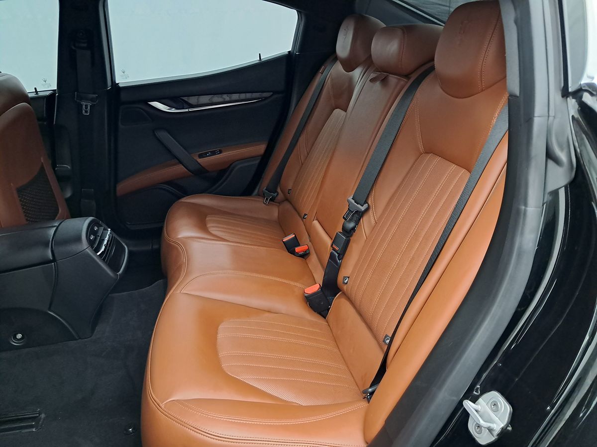2017 Maserati Ghibli photo 21