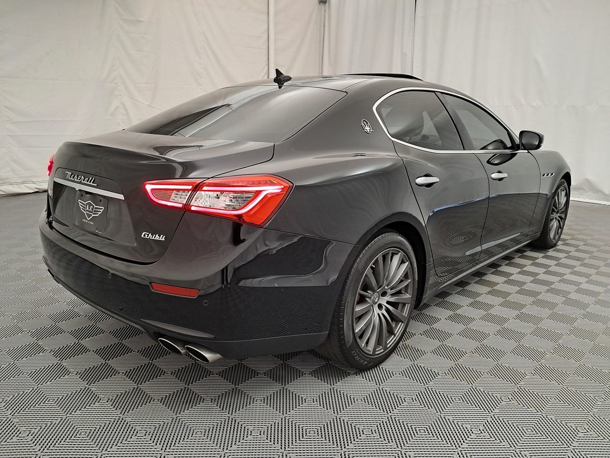2017 Maserati Ghibli photo 2