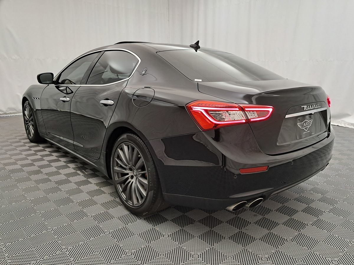 2017 Maserati Ghibli photo 3
