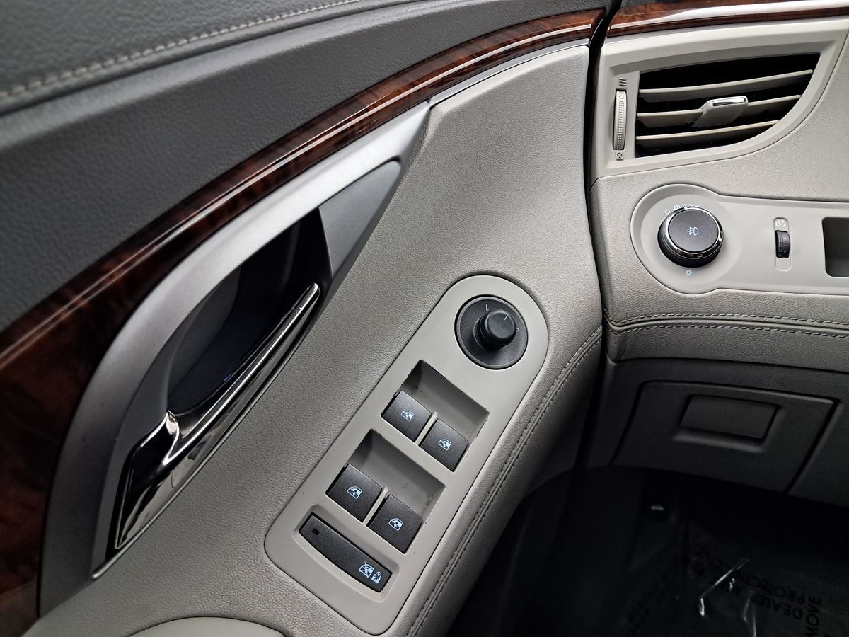 2010 Buick LaCrosse CXL photo 4