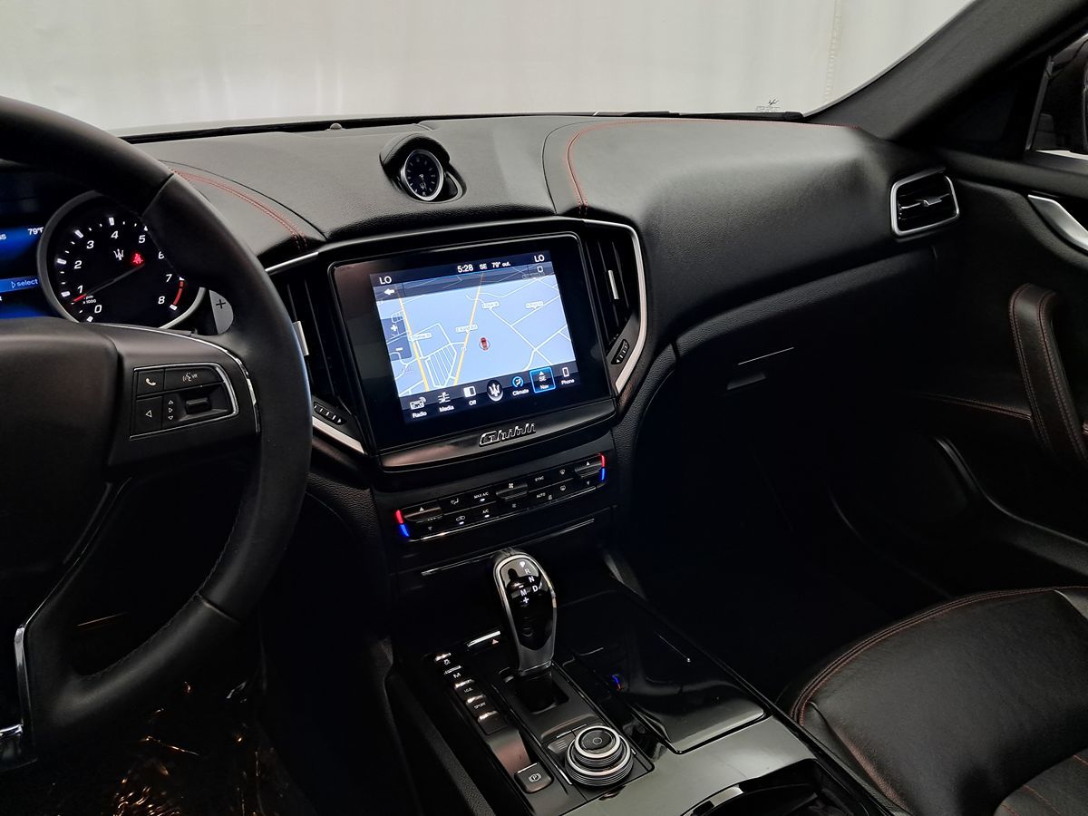 2017 Maserati Ghibli Q4 photo 12