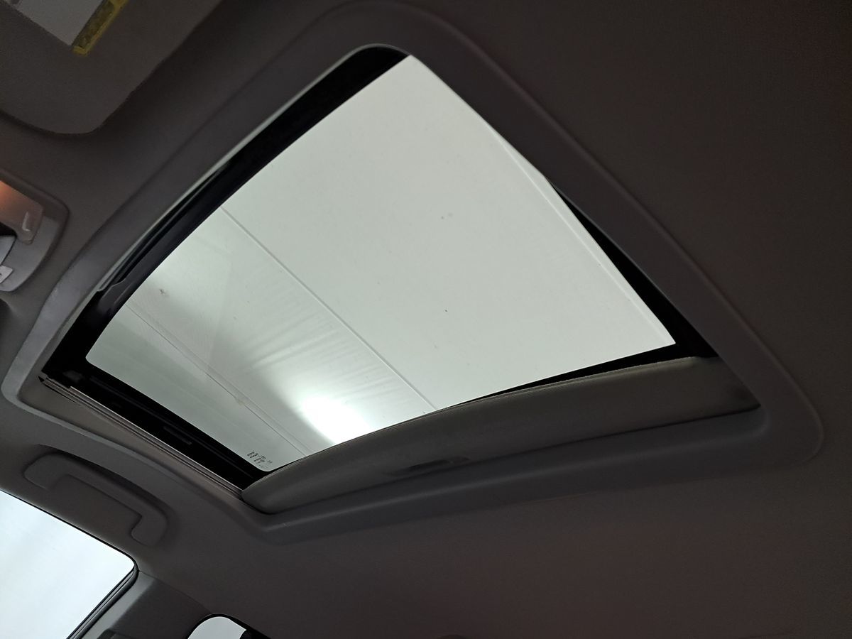 2015 Toyota Sienna XLE photo 3