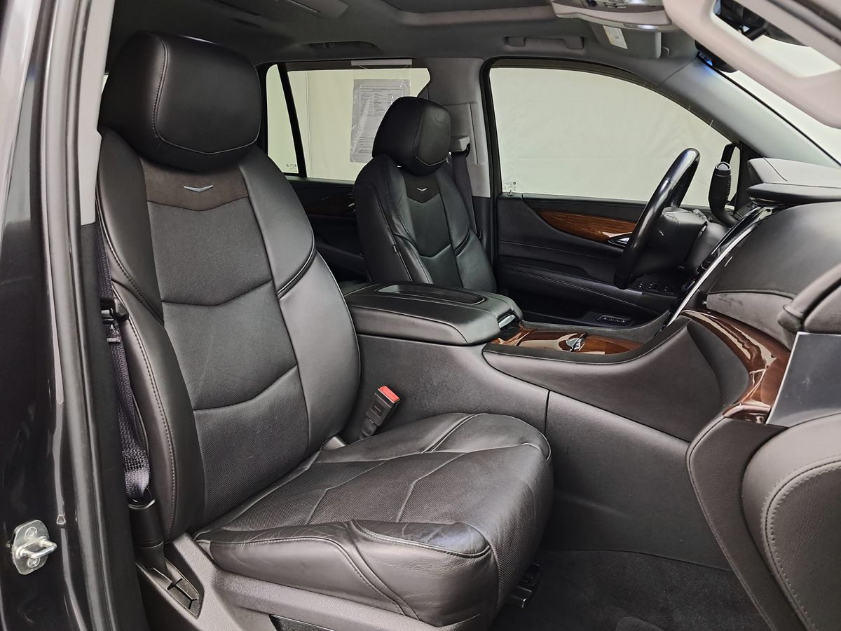 2016 Cadillac Escalade Luxury photo 27