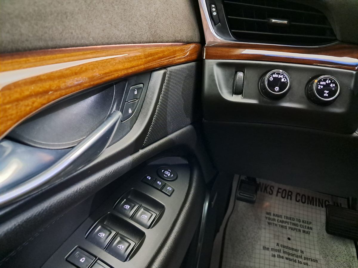 2016 Cadillac Escalade Luxury photo 8