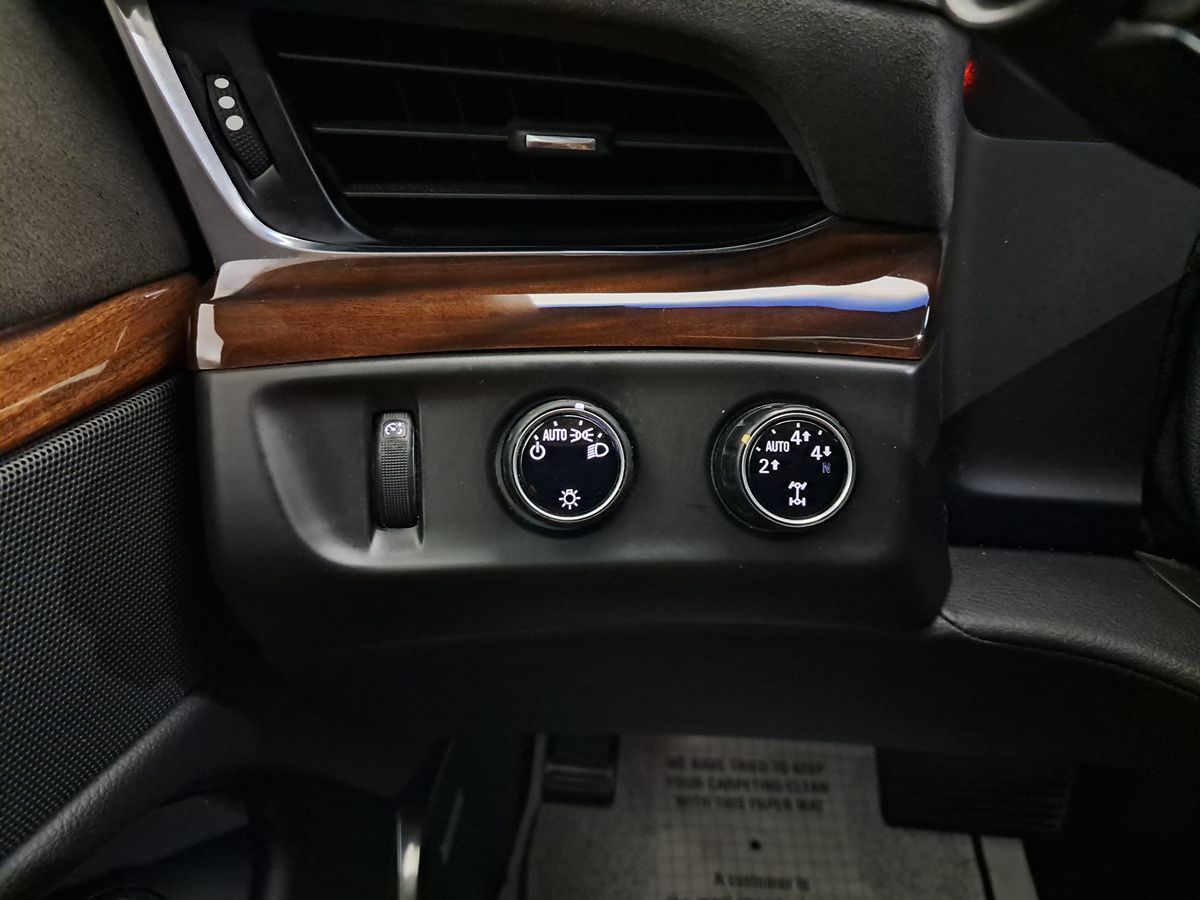 2016 Cadillac Escalade Luxury photo 10