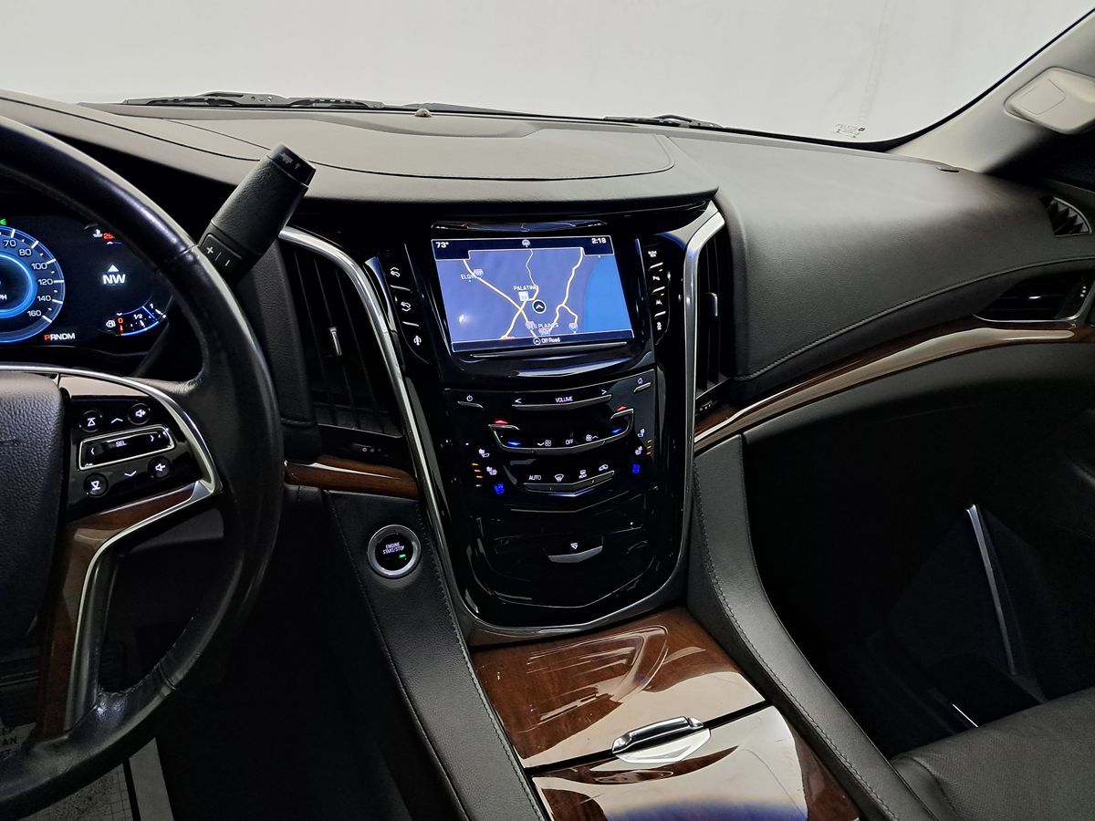 2016 Cadillac Escalade Luxury photo 12