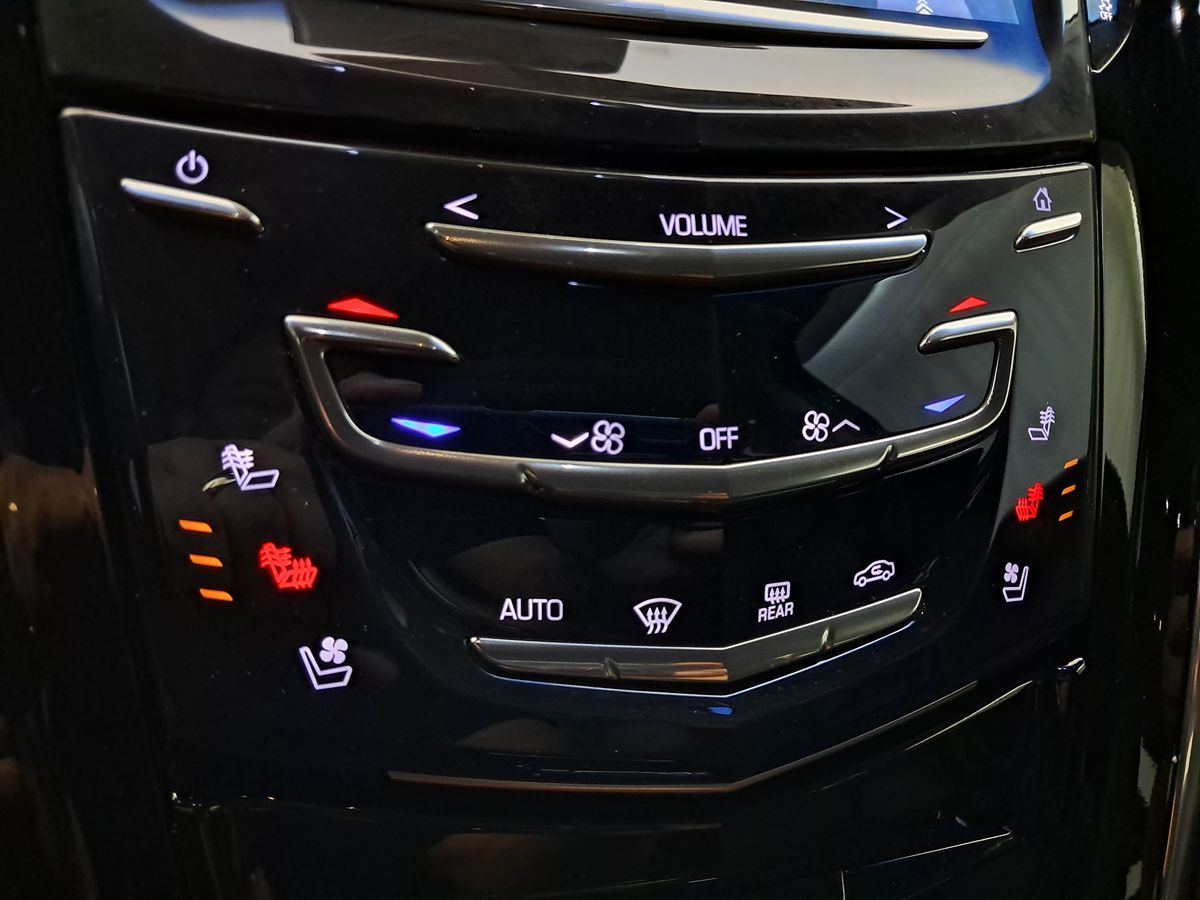 2016 Cadillac Escalade Luxury photo 21