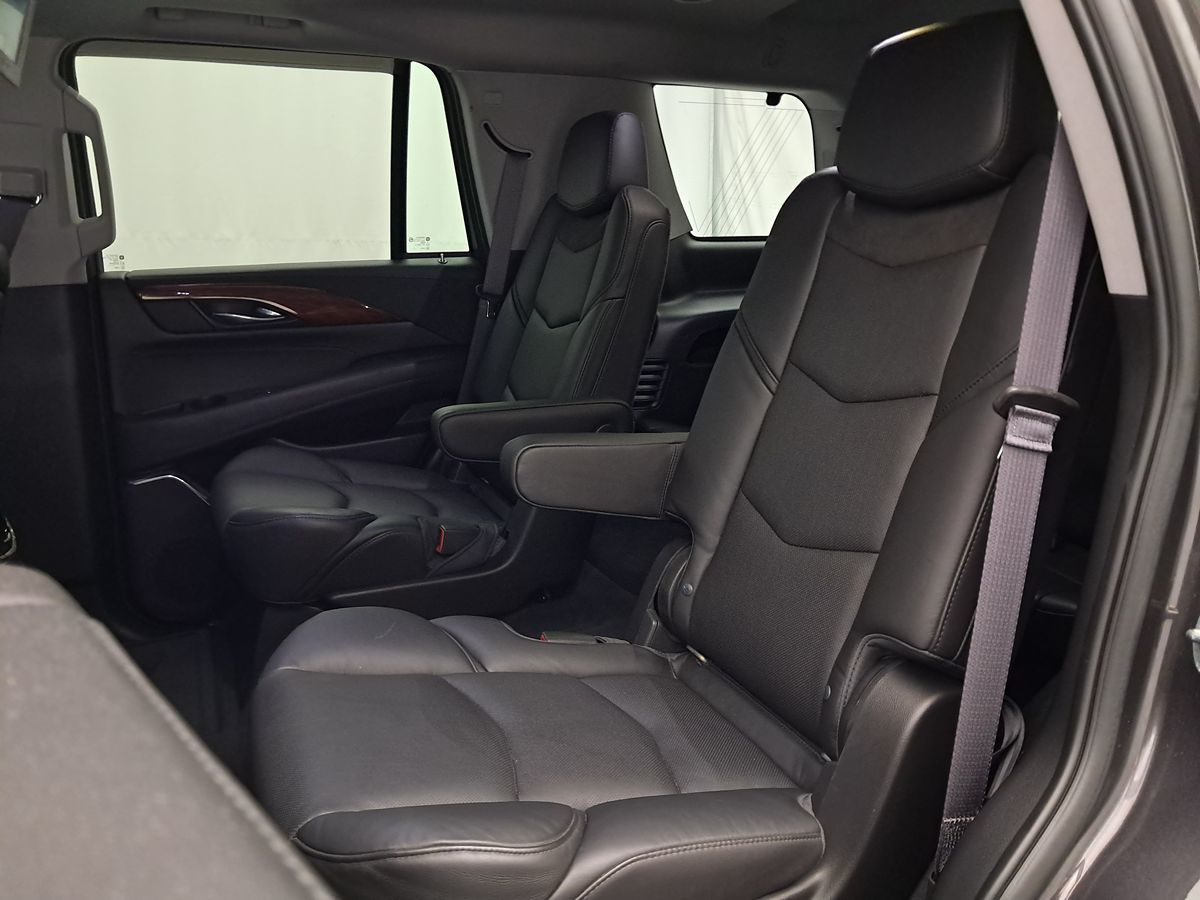 2016 Cadillac Escalade Luxury photo 24