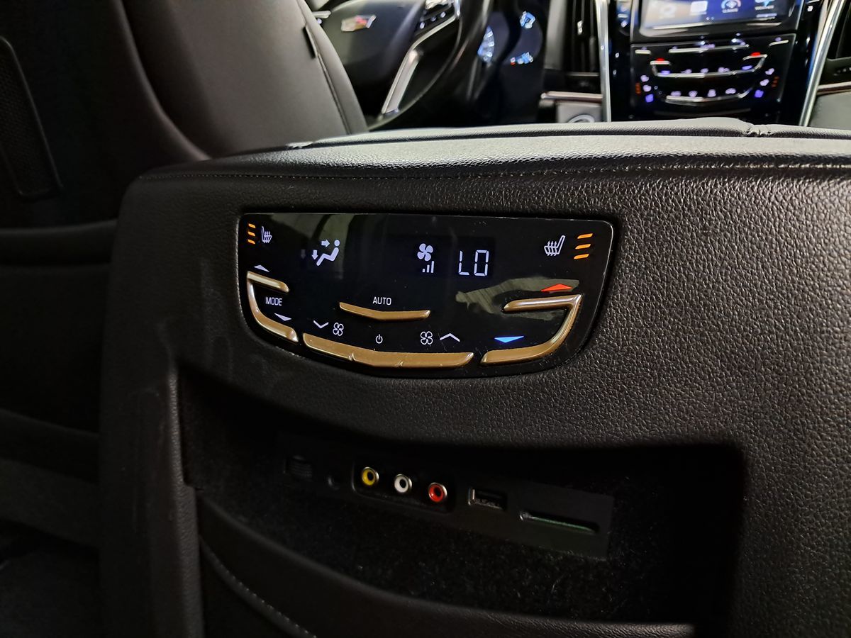 2016 Cadillac Escalade Luxury photo 25