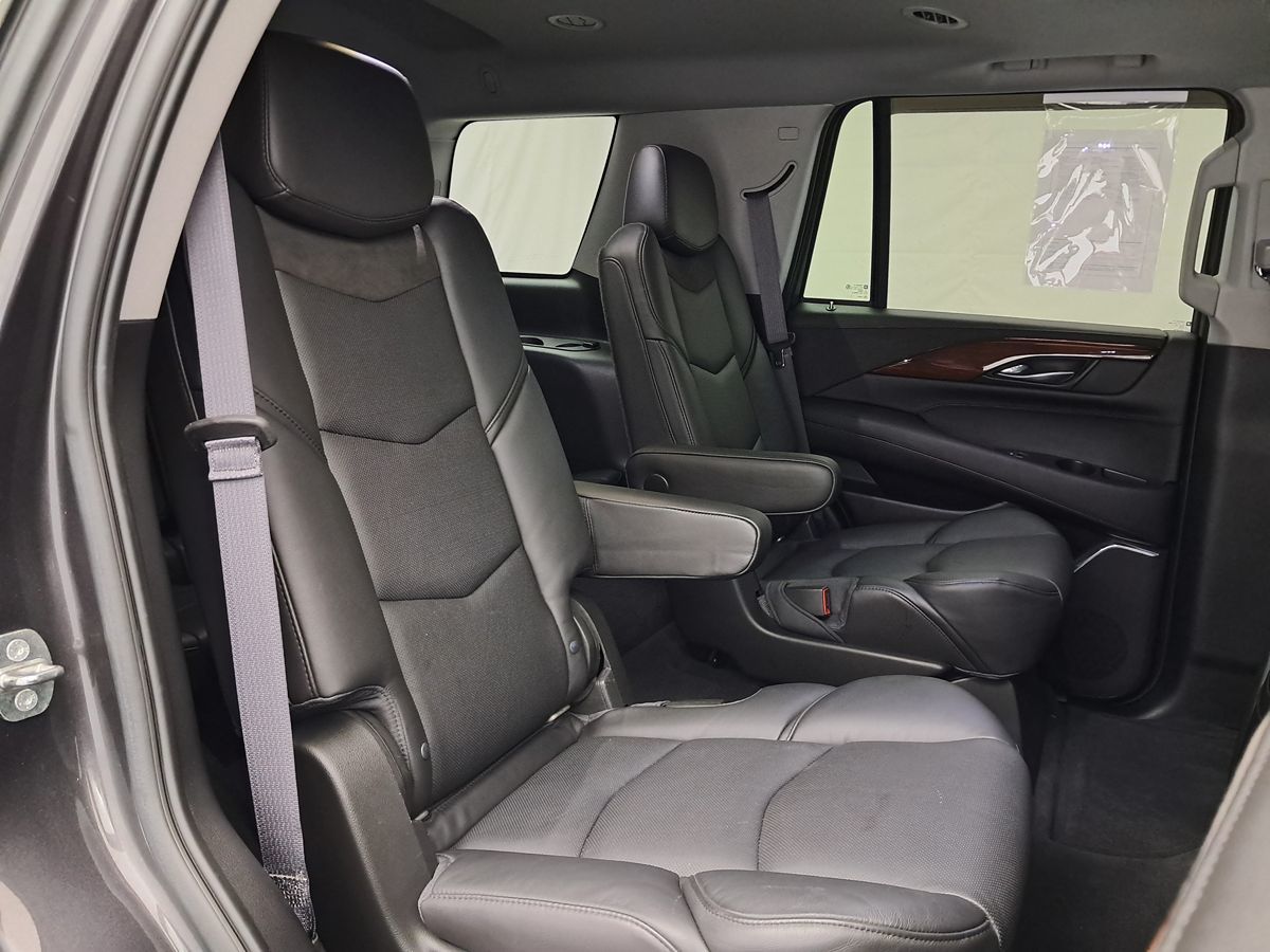 2016 Cadillac Escalade Luxury photo 26