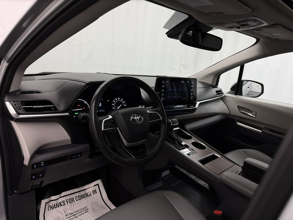 2024 Toyota Sienna XLE photo 4