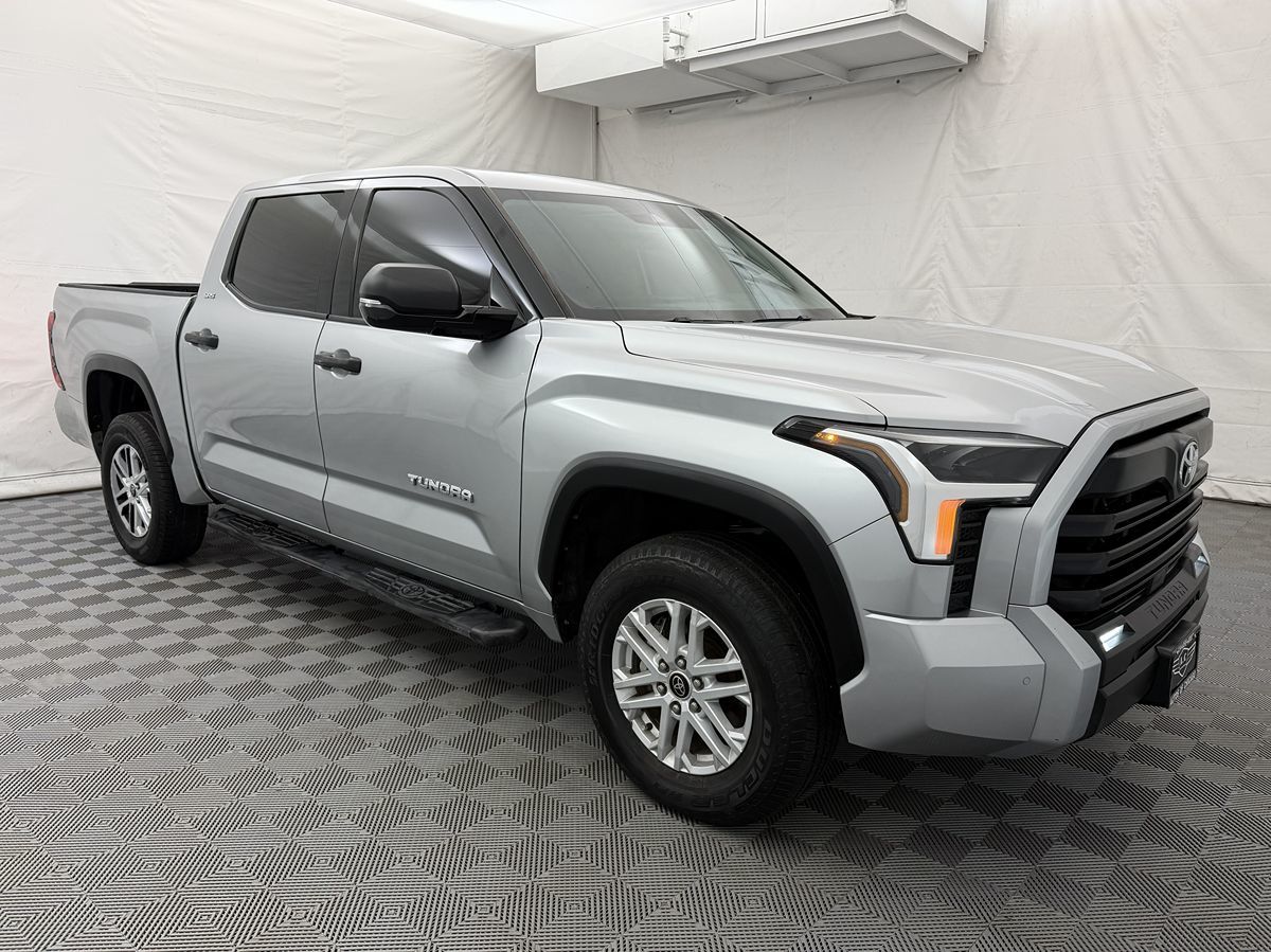 2022 Toyota Tundra SR5 CrewMax photo 2