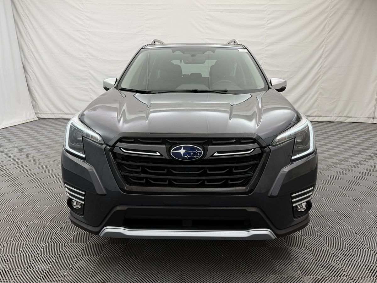 2022 Subaru Forester Touring photo 2