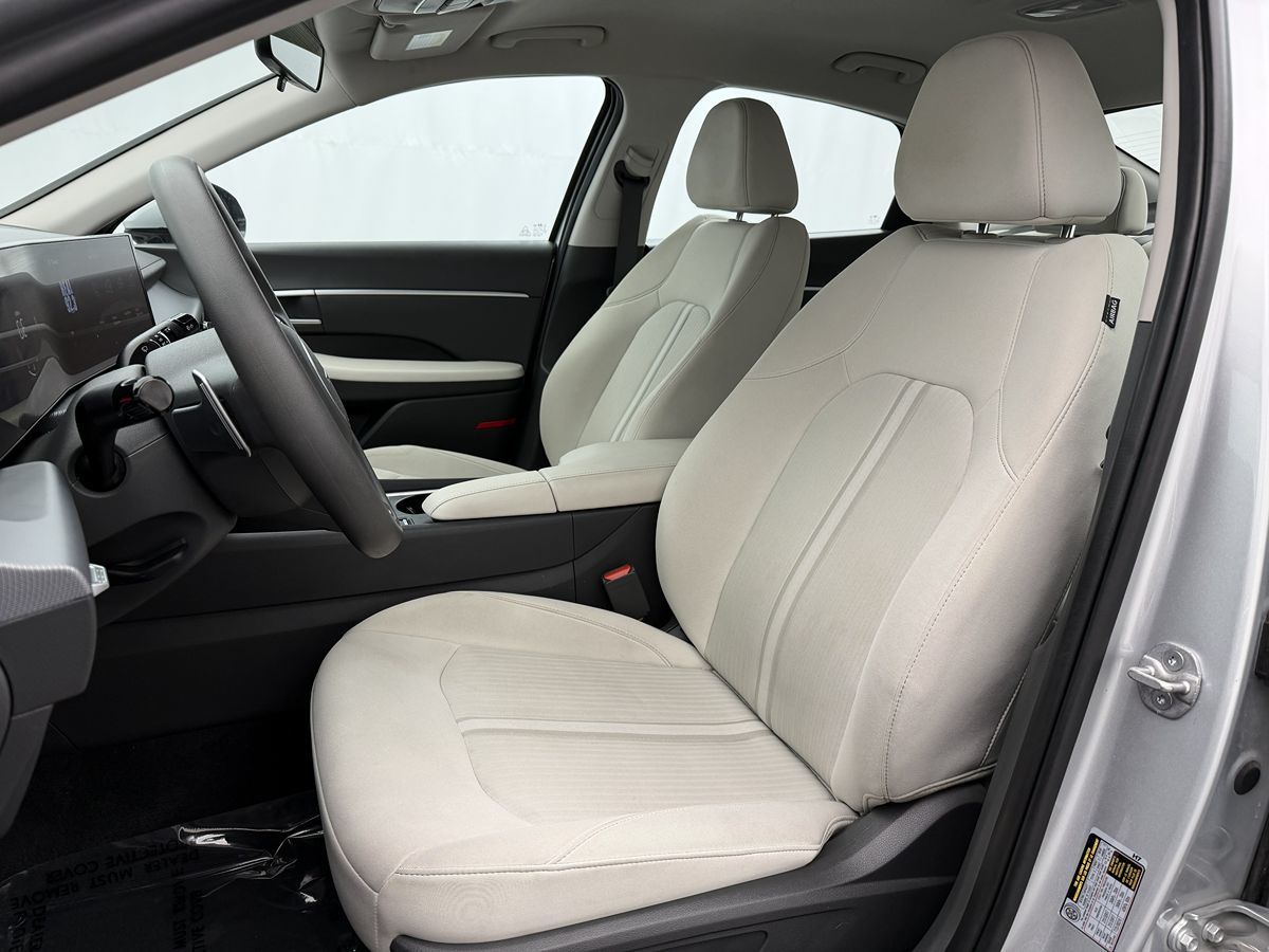 2025 Hyundai Sonata SEL photo 3