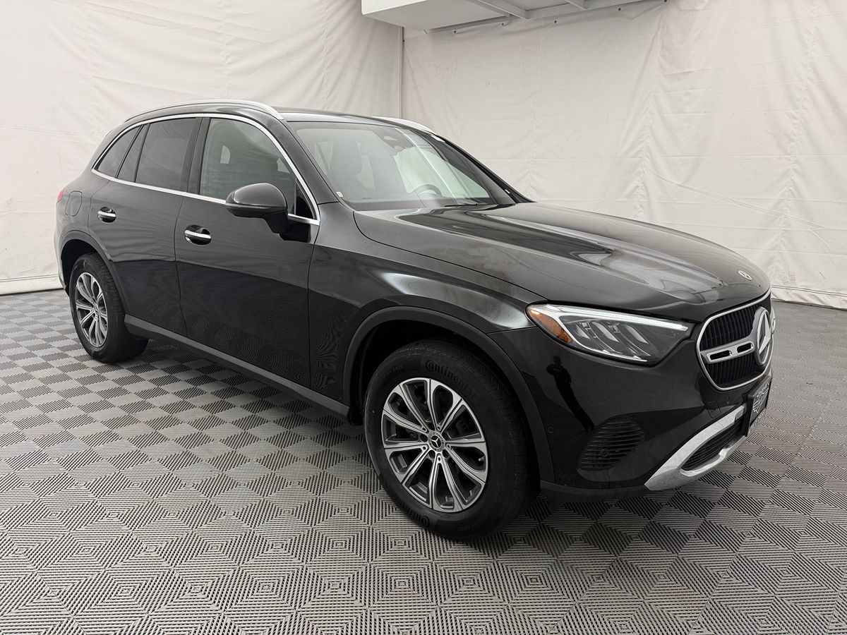 2024 Mercedes Benz GLC 300 4MATIC photo 2