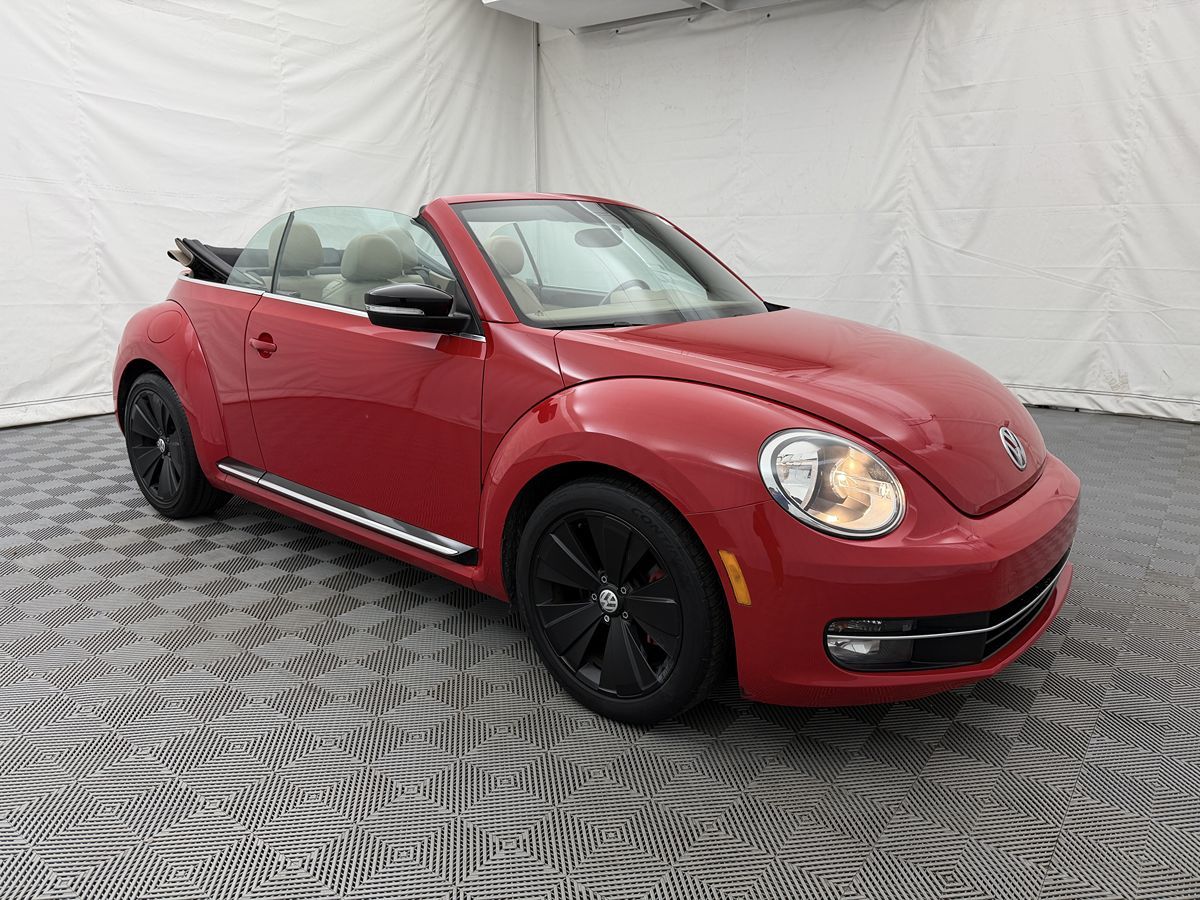 2013 Volkswagen Beetle Convertible Turbo photo 3