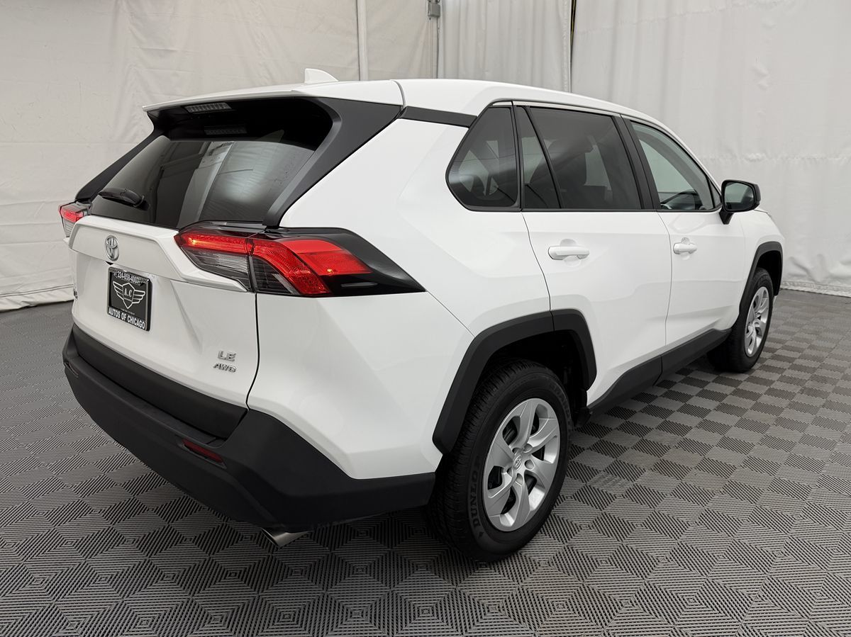 2025 Toyota RAV4 LE photo 4