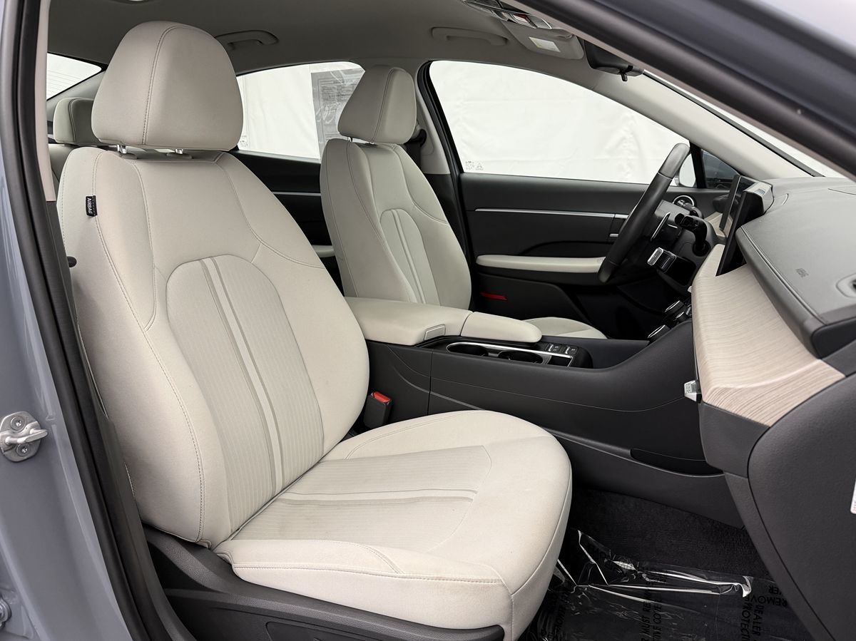 2025 Hyundai Sonata Hybrid SEL photo 3