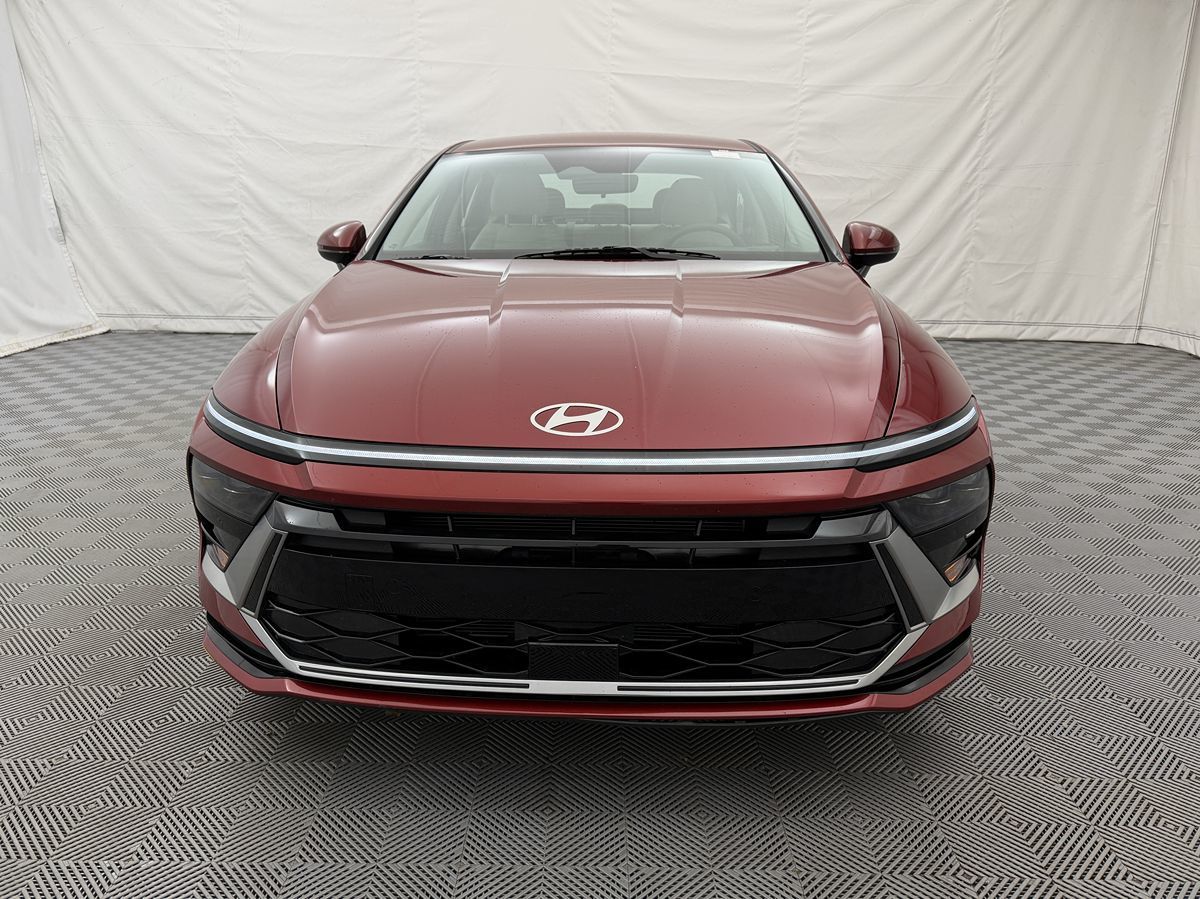 2025 Hyundai Sonata SEL photo 2