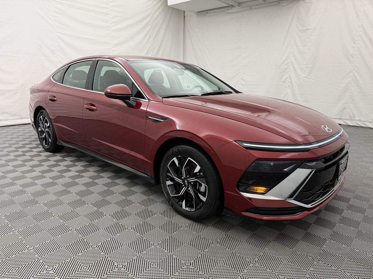 2025 Hyundai Sonata SEL photo 3