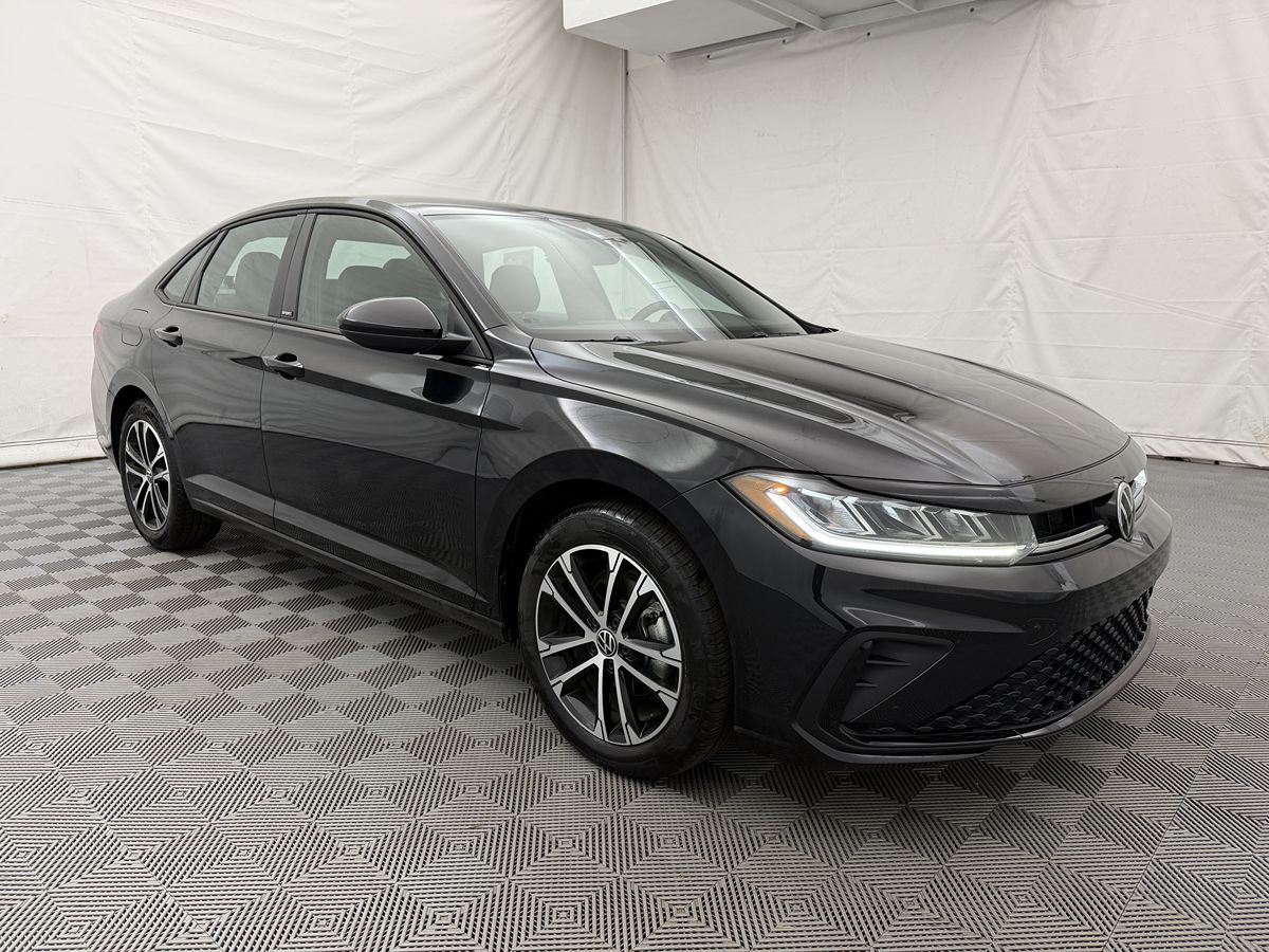 2025 Volkswagen Jetta Sport photo 3