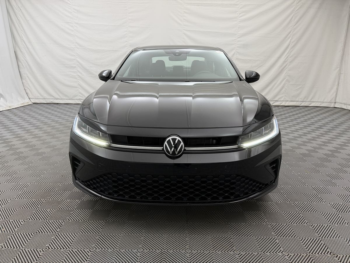 2025 Volkswagen Jetta Sport photo 2