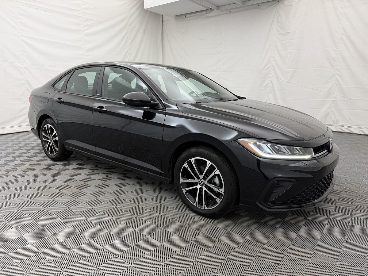 2025 Volkswagen Jetta Sport photo 3