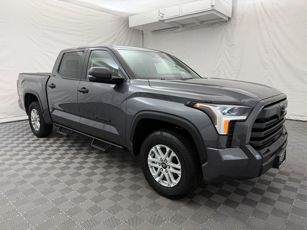 2025 Toyota Tundra SR5 CrewMax photo 3