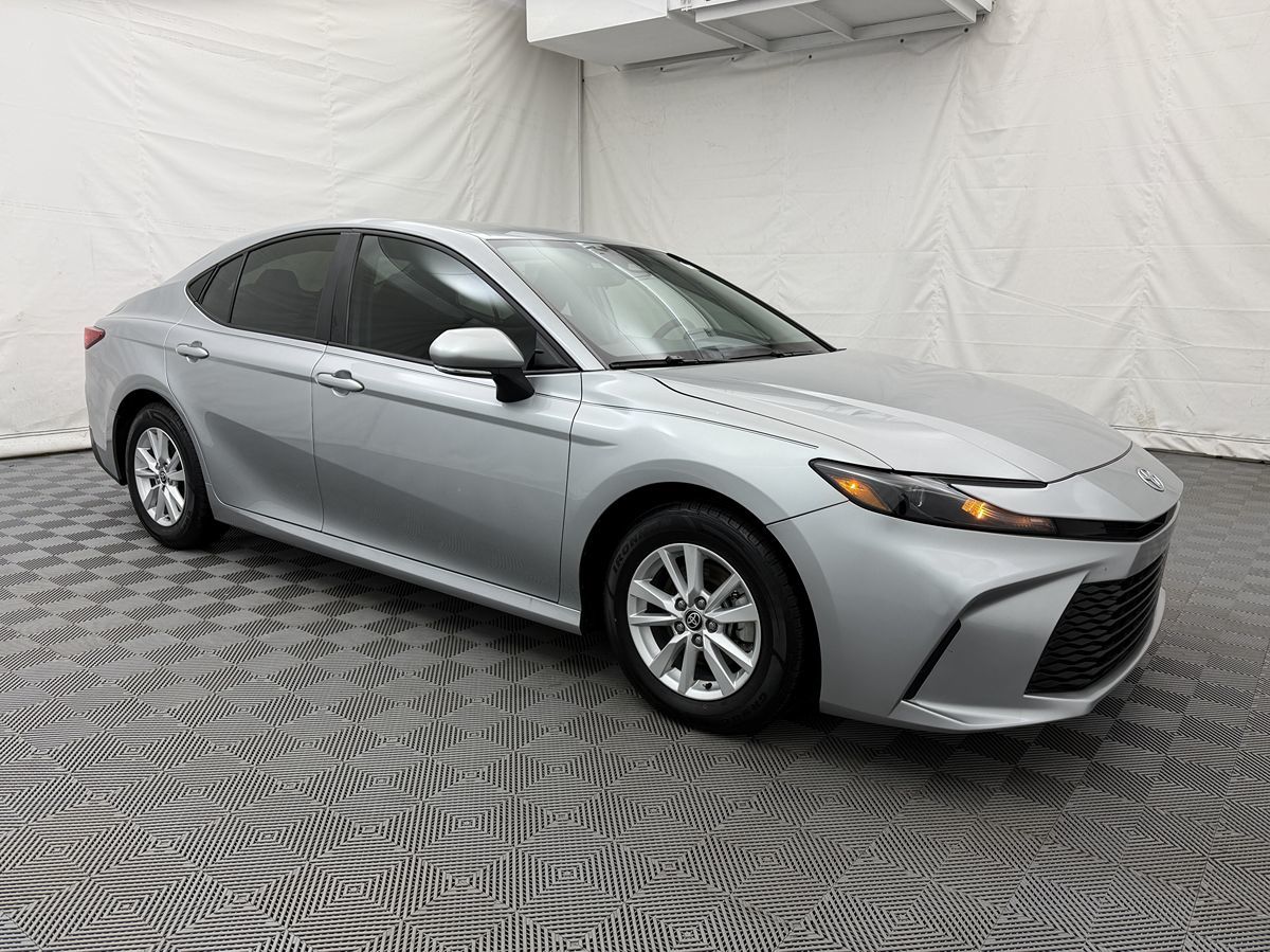 2025 Toyota Camry LE photo 3