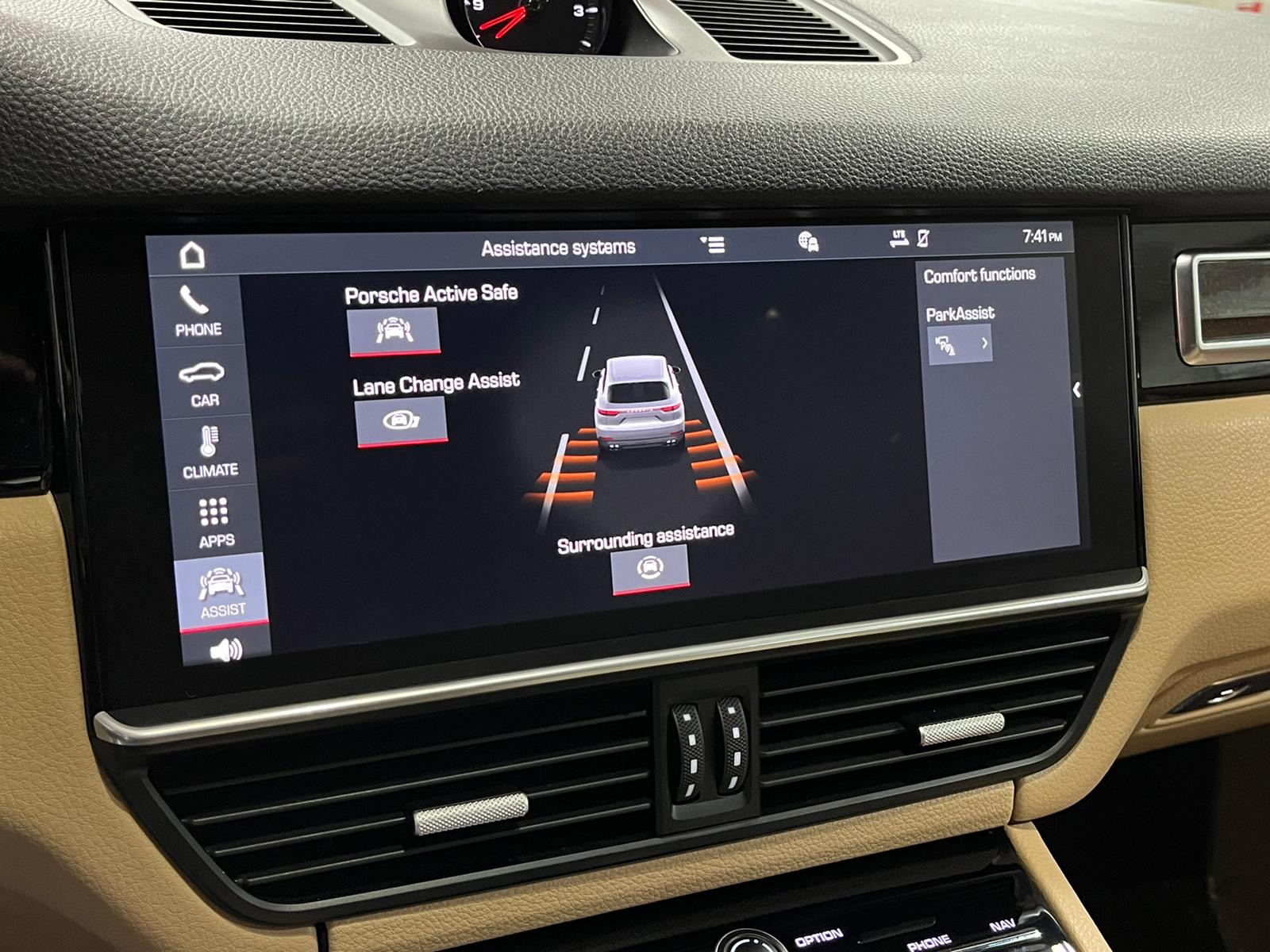 2019 Porsche Cayenne photo 10