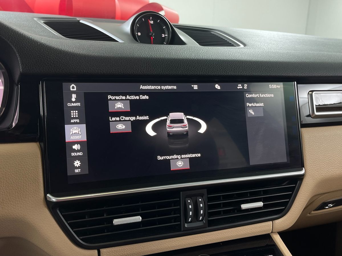 2019 Porsche Cayenne photo 24