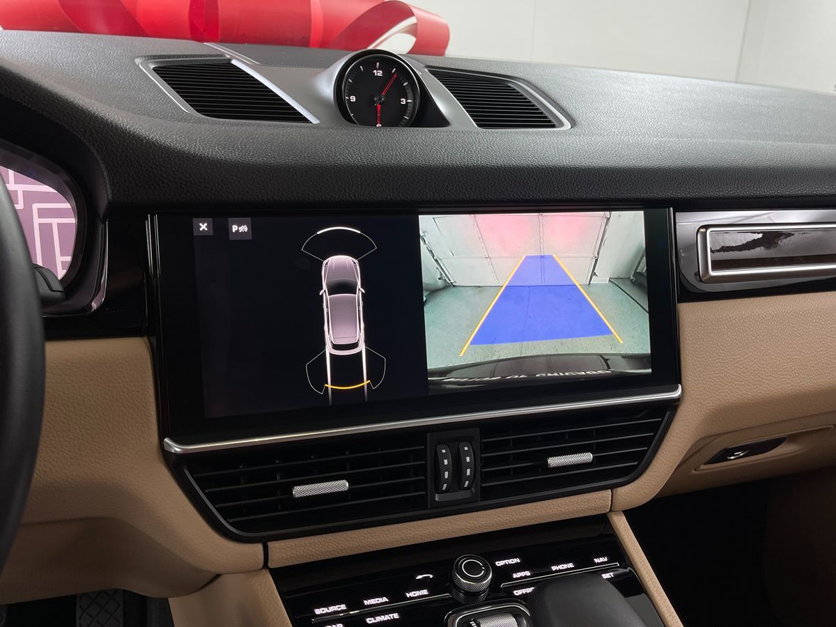 2019 Porsche Cayenne photo 16